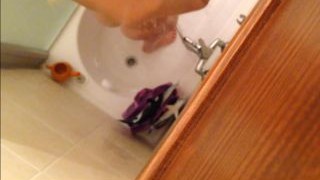 Karısını Duştayken Gizli Çekim Yapan Koca